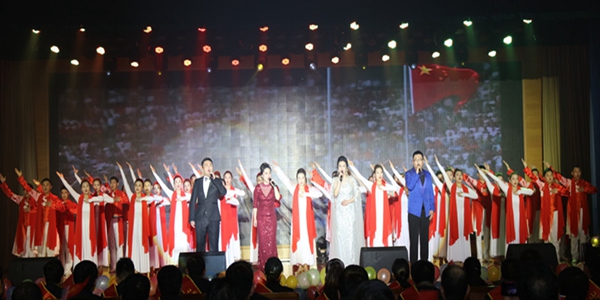 1581562274570565.jpg 16、管理公司歌舞《中國》.jpg